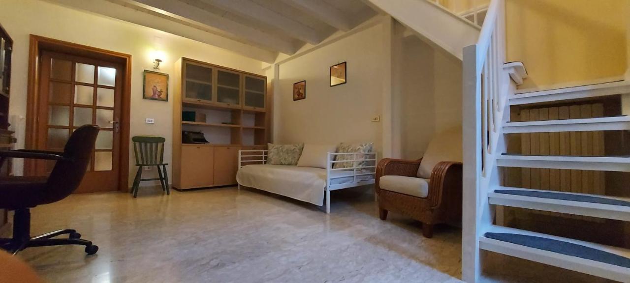 Holiday House Nel Cuore Di บารี ภายนอก รูปภาพ