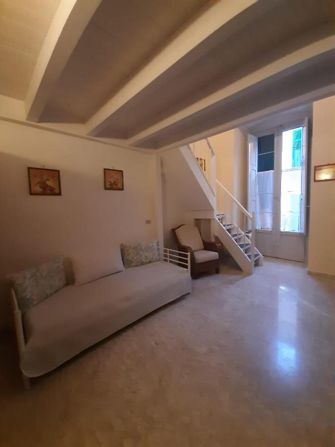 Holiday House Nel Cuore Di บารี ภายนอก รูปภาพ