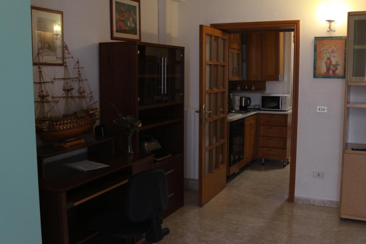 Holiday House Nel Cuore Di บารี ภายนอก รูปภาพ