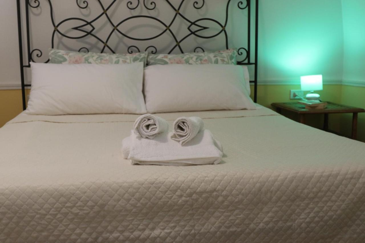 Holiday House Nel Cuore Di บารี ภายนอก รูปภาพ